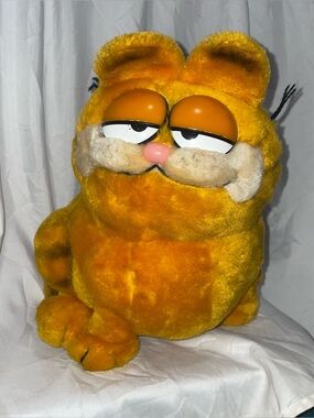 Vintage 80s Dakin Garfield 12-13” Sitting Cat Stuffed Animal Plush Toy Collect